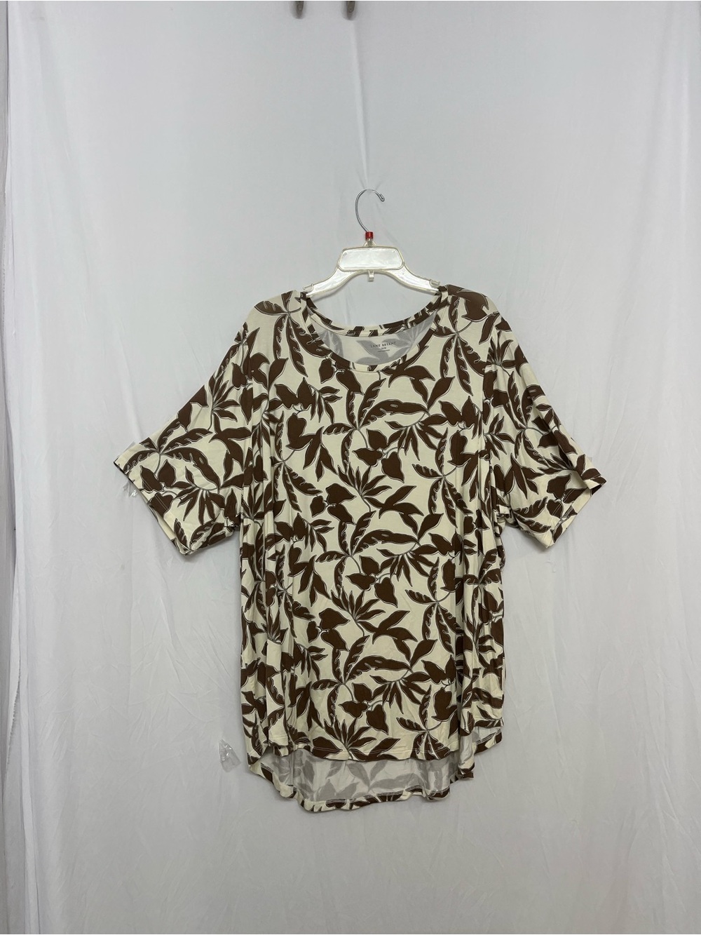 Lane Bryant Cream Short Sleeve Top with Brown Leaf Pattern